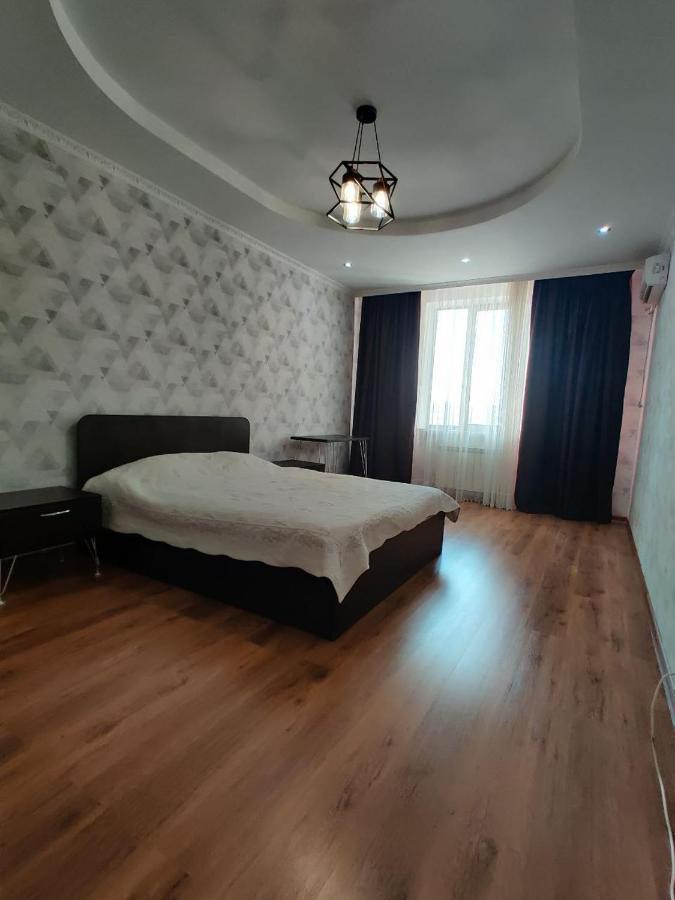 Комната В 4Х Комнатной Квартире Almatî Exterior foto