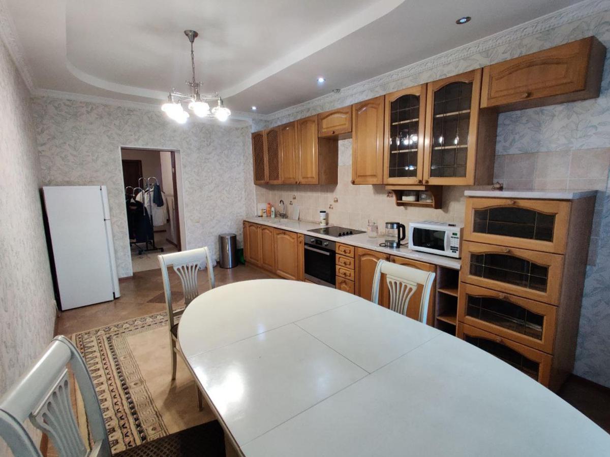 Комната В 4Х Комнатной Квартире Almatî Exterior foto
