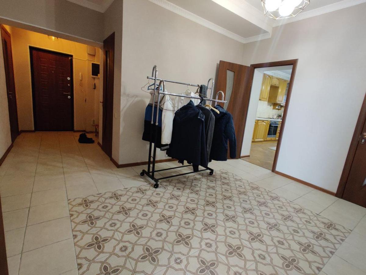 Комната В 4Х Комнатной Квартире Almatî Exterior foto